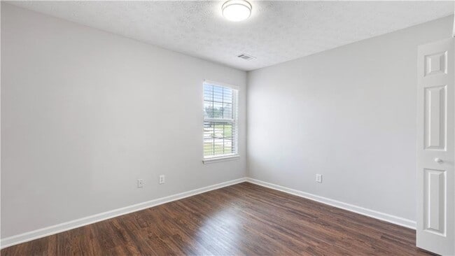 Building Photo - 317 Shasta Ln