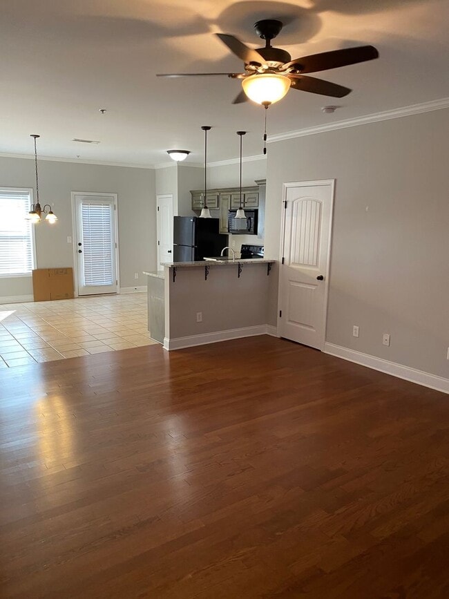 Building Photo - Eastside Townhome