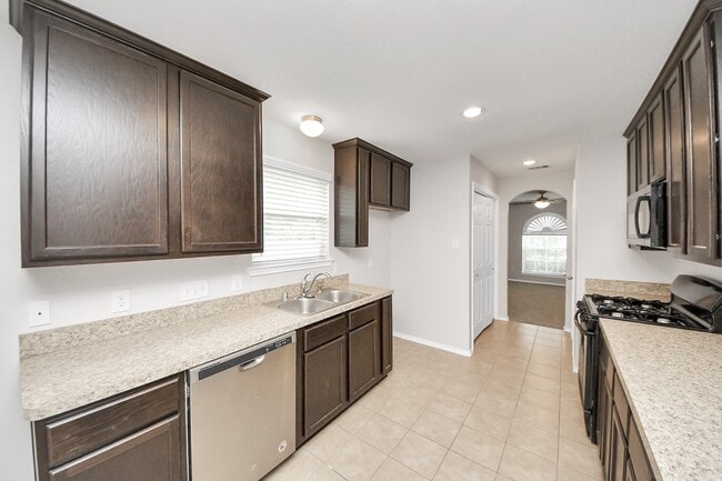 Building Photo - 21823 Wildcroft Dr