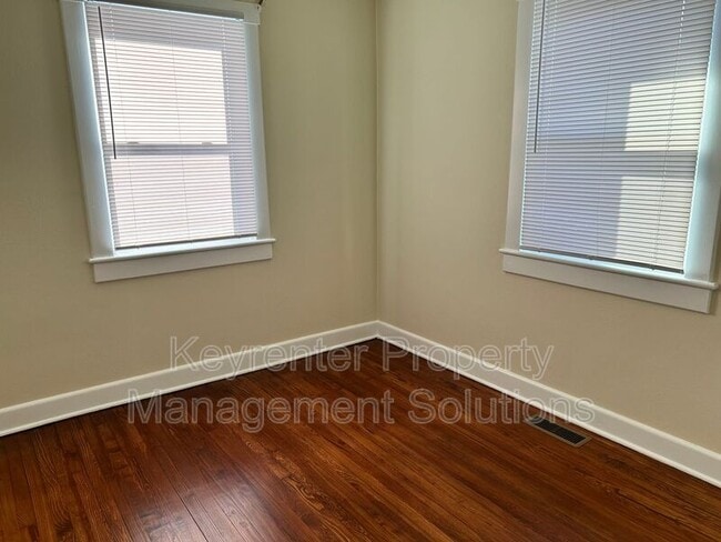 Building Photo - 626 N Winchester Ave
