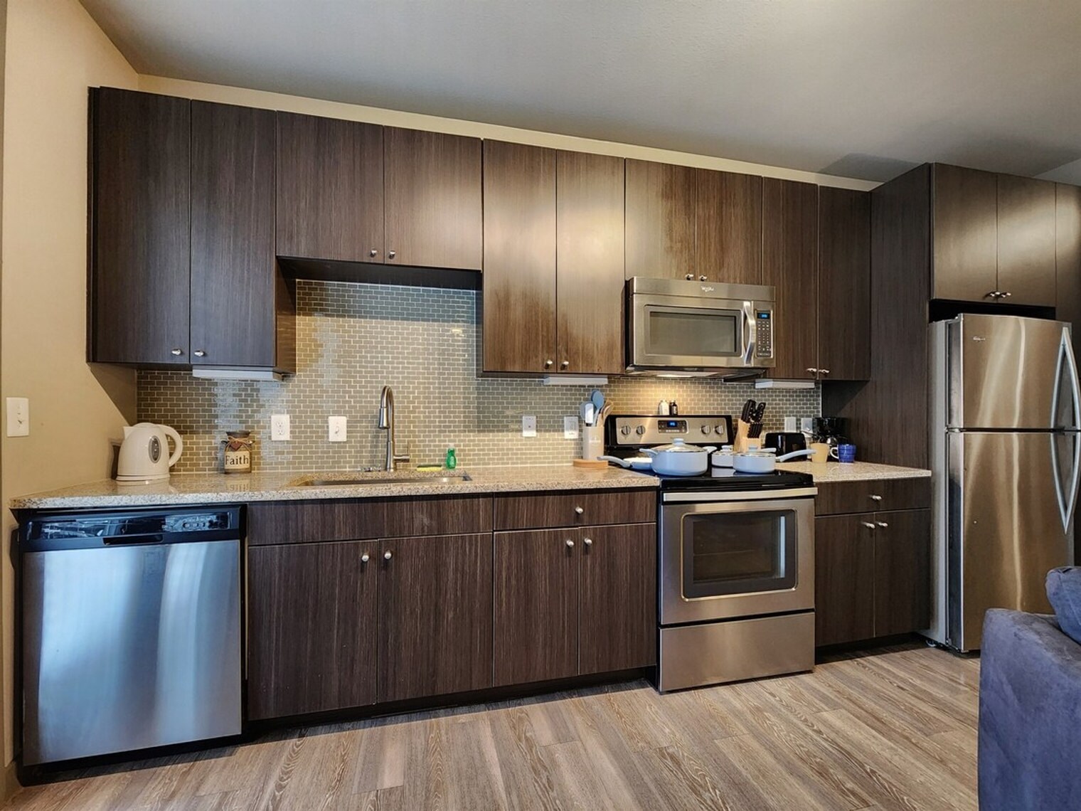 Building Photo - 1800 Devonshire Crescent