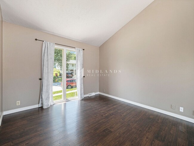 Building Photo - Millard 3 Bed / 2 Bath Split Entry