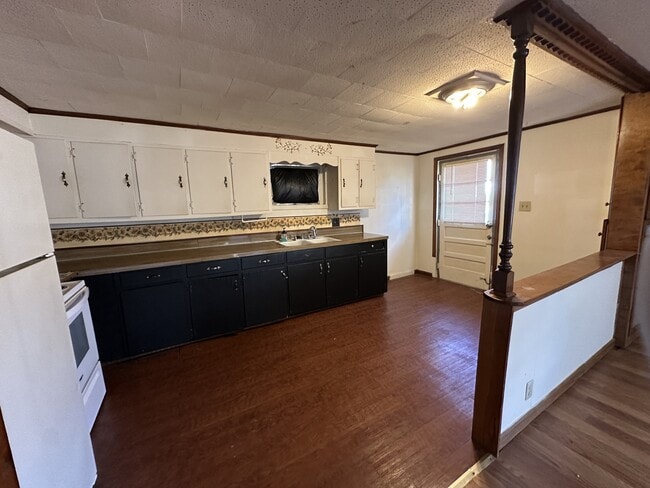 Building Photo - 7992 Reynolda Rd