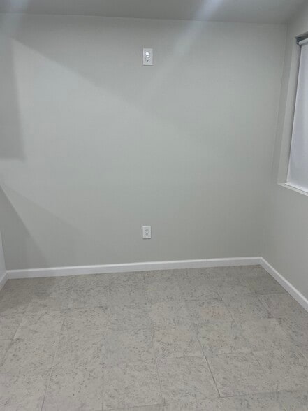 Building Photo - 23963 Lodge Dr