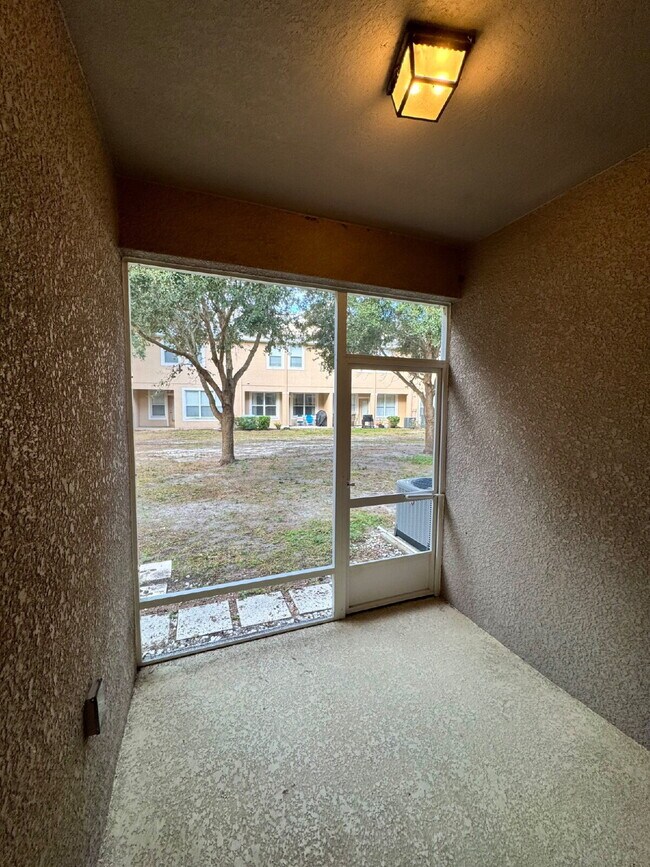Building Photo - "Available Now !!Gated community in Seven Oak 3-Bedroom Townhouse with Granite Countertops in Wes...