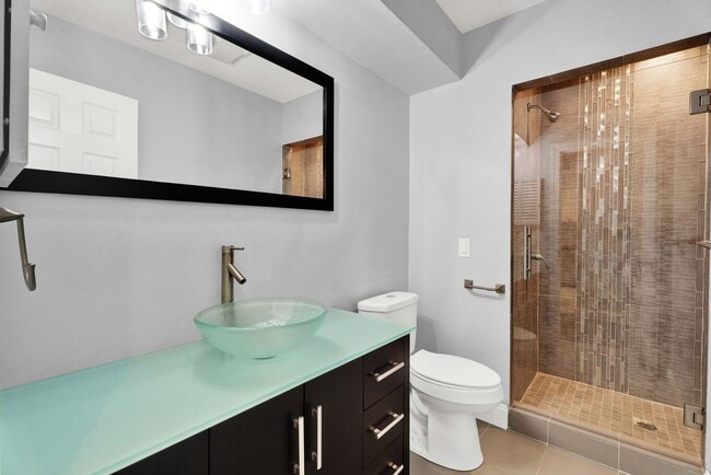 Building Photo - Welcome Home, Newly Remodeled Condo