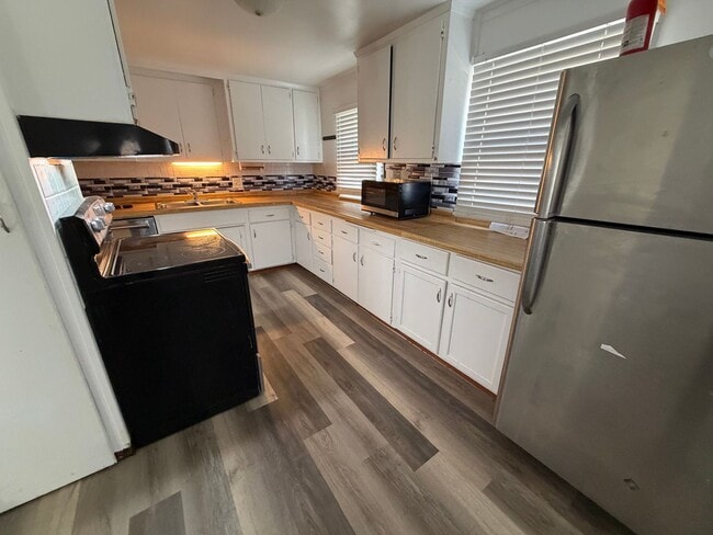 Building Photo - Charming 3-bed, 2-bath Single Family Home!