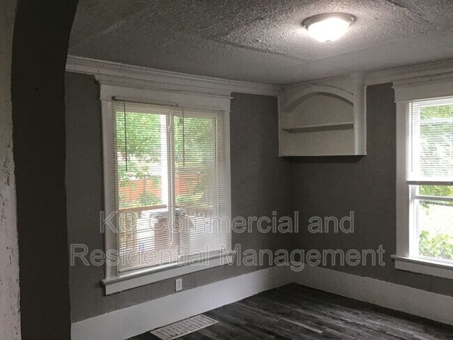 Building Photo - 107 Clinton Pl