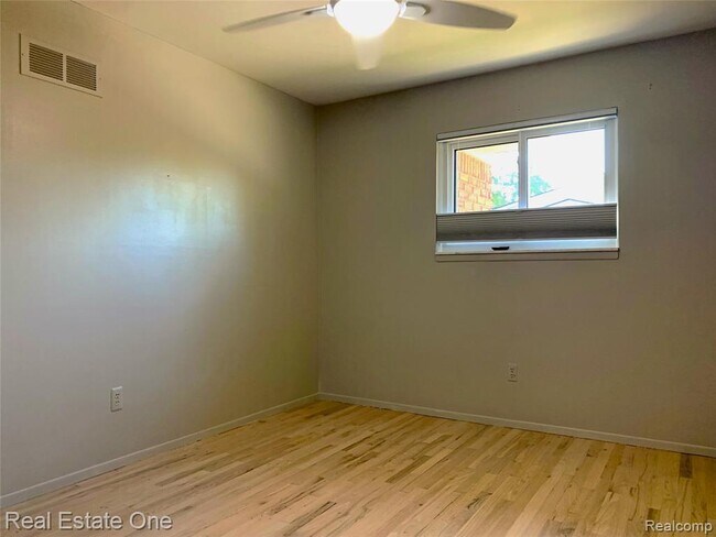 Building Photo - 5051 Falmouth Dr