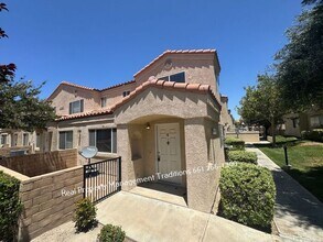 Building Photo - Stylish 3 Bed 2 Bath