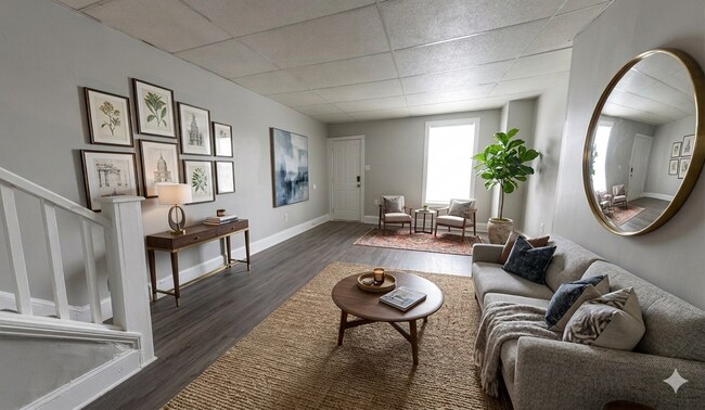 Building Photo - Renovated Three Bedroom w/ New Flooring throughout in Southwest