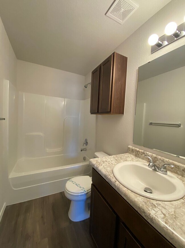 Building Photo - *Pre-leasing* Three Bedroom | Two Bathroom...