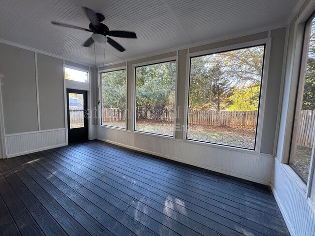 Building Photo - 11080 Crabapple Lake Dr