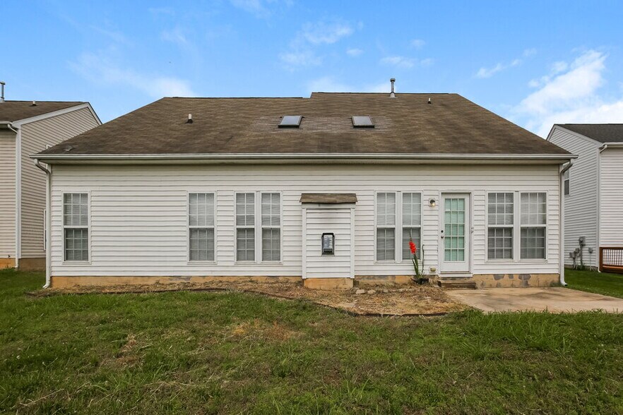 Building Photo - 9908 Spring Park Dr