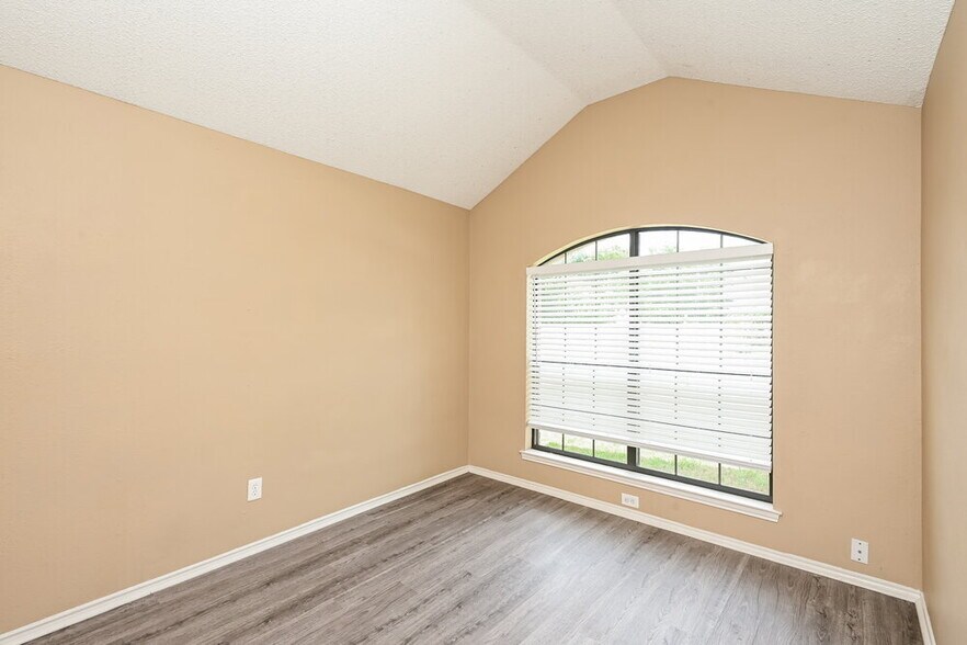 Building Photo - 829 Minuteman Dr