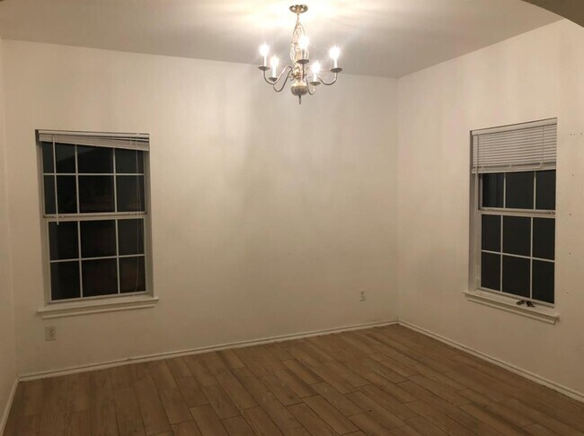 Building Photo - 713 Camino Alto Dr