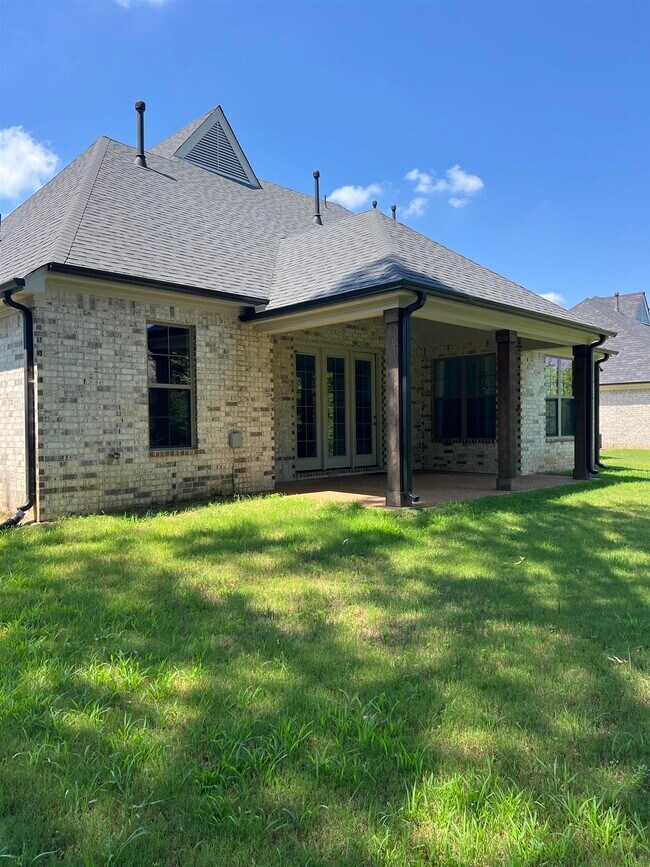 Building Photo - 9746 Woodland Fox Ln N