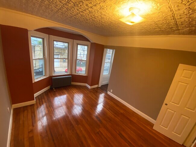 Building Photo - 112 Marshall St