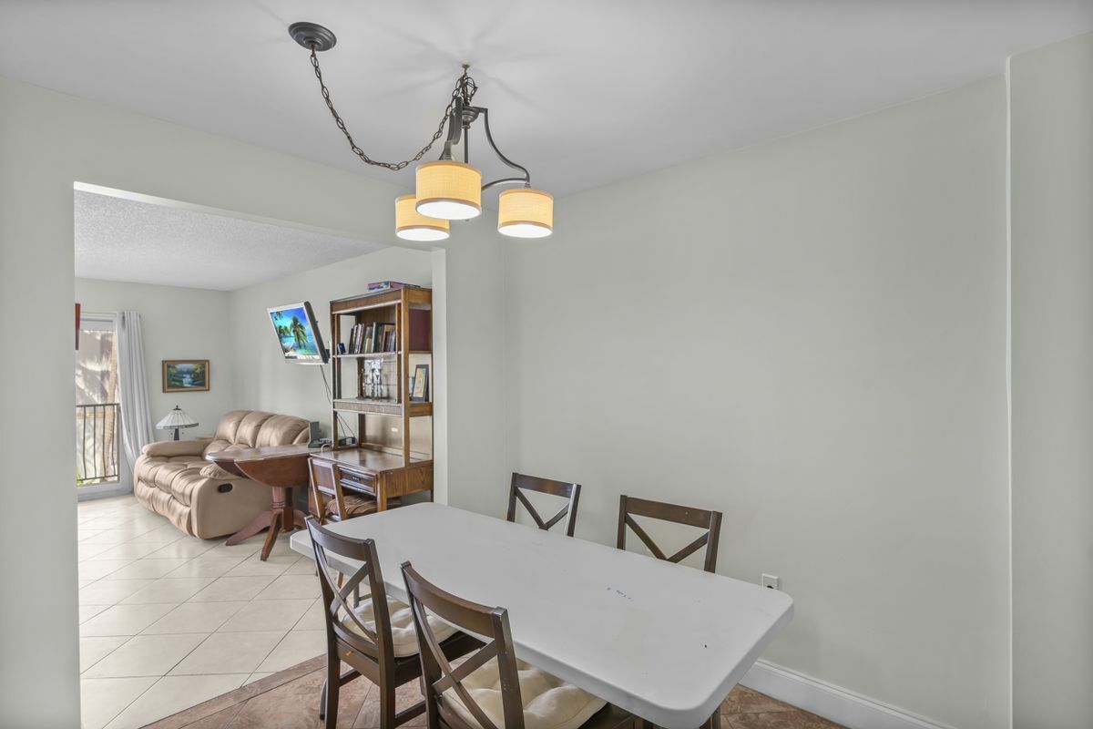 Building Photo - 4141 Collins Ave