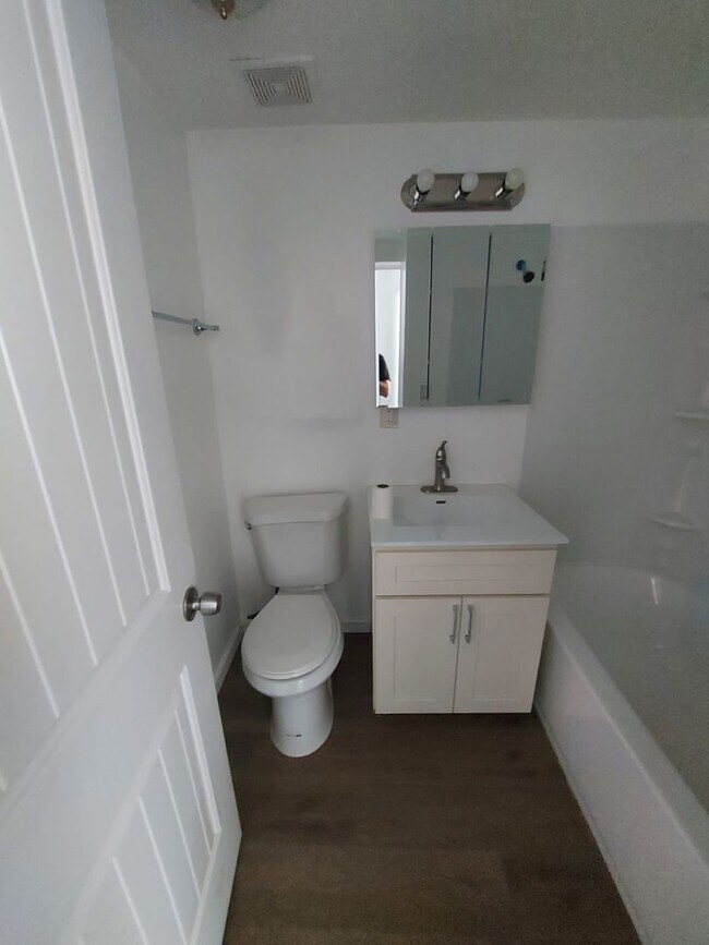 Building Photo - Charming Tacoma Home on a Peaceful Corner Lot!