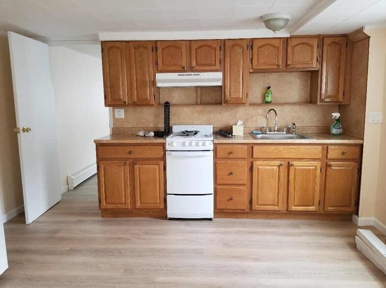 Kitchen Area - 608 E Penn St