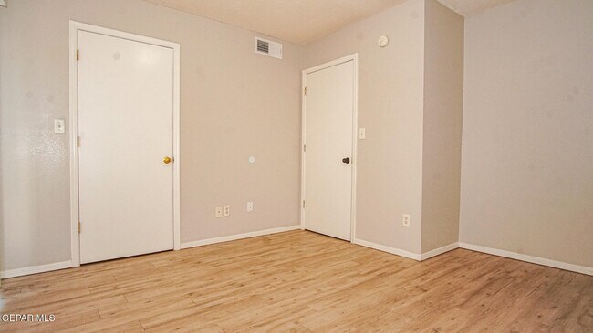Building Photo - 11024 Sunshine Ct