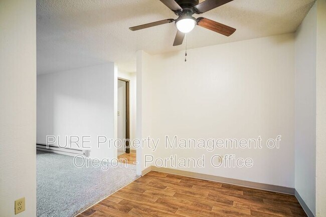 Building Photo - 14128 NE Sandy Blvd