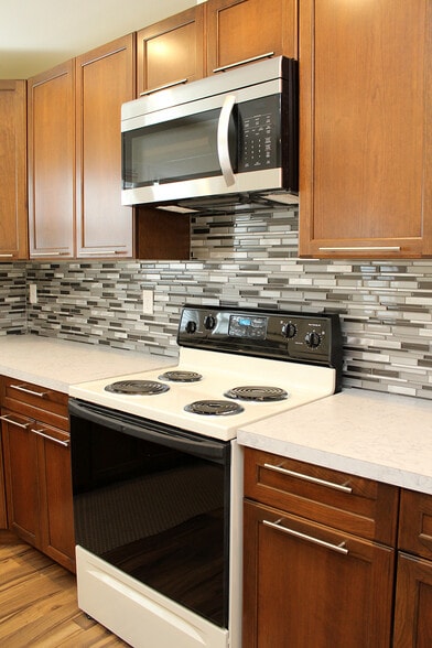 Building Photo - 9134 SE Ankeny St