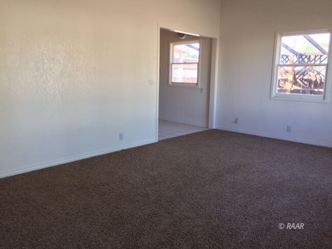 Building Photo - 424 N Alvord St