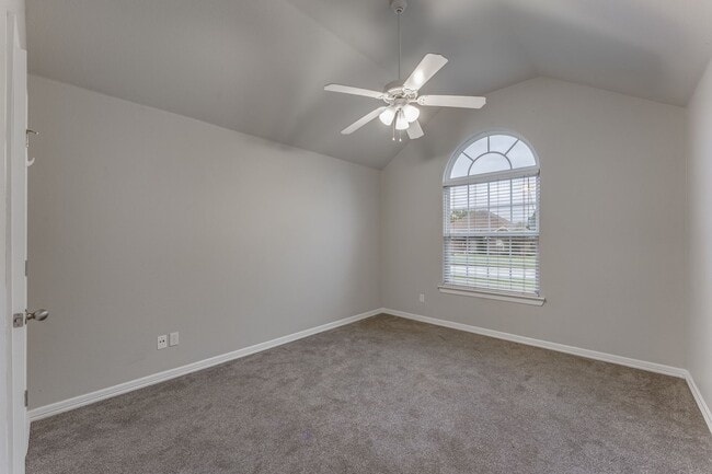 Building Photo - Charming 3-Bedroom Home with Fireplace & A...