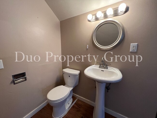 Building Photo - 13th &amp; Chambers