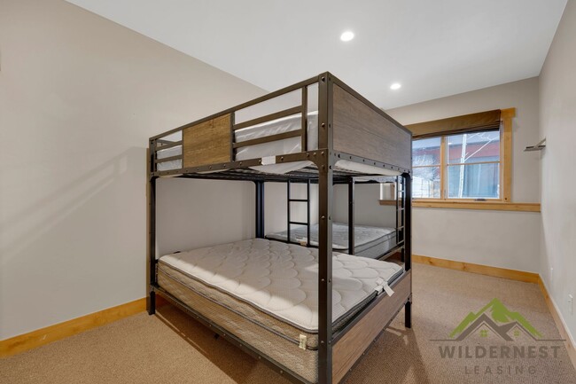 Building Photo - Beautiful Furnished Townhome with infared sauna, finished garage and community amenties