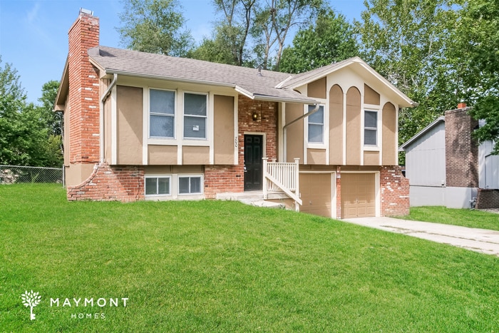 Building Photo - 700 Zay Dr