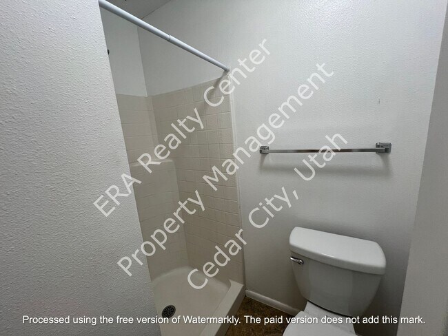Building Photo - Move-In Bonus!  3 Bedroom - 2 bath Condo in Cedar Cove
