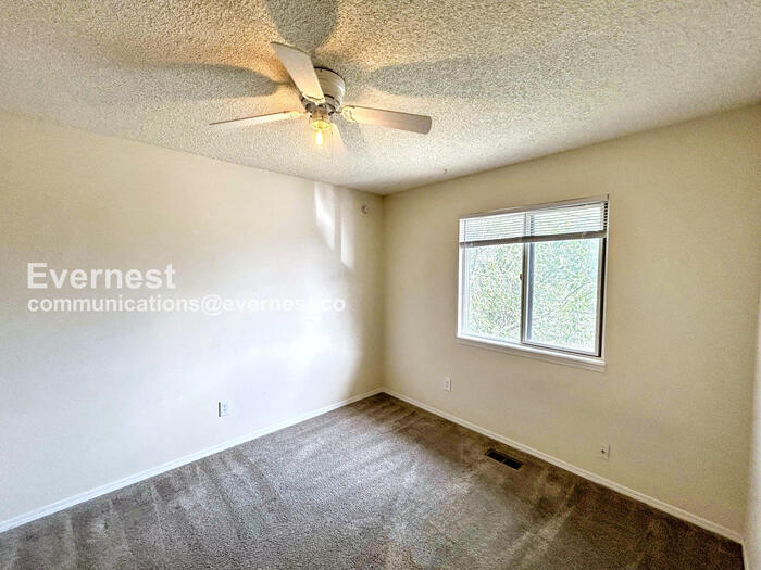 Building Photo - 1985 Mineola Ct