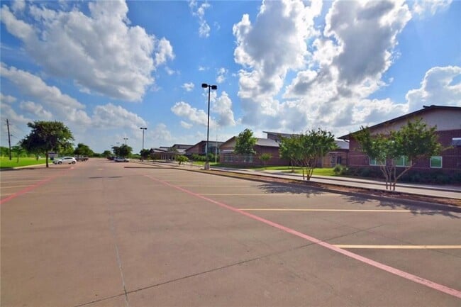 Building Photo - 5825 Shanjia Dr