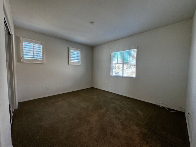 Building Photo - Spacious Temecula House with Bedroom and Bathroom on first floor!