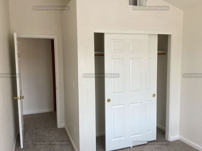 Building Photo - “Bright & Inviting Santa Rosa Home | Cathe...