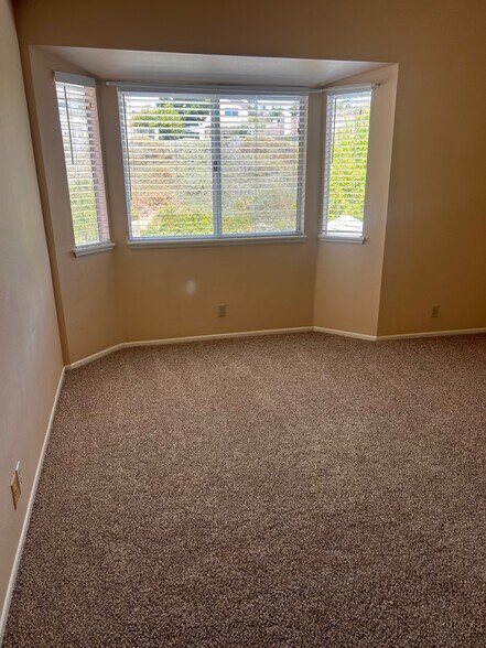 Building Photo - 28555 Red Cedar Pl