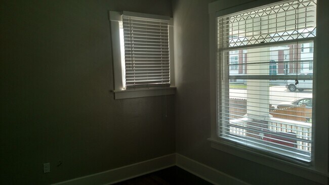 Building Photo - 15th