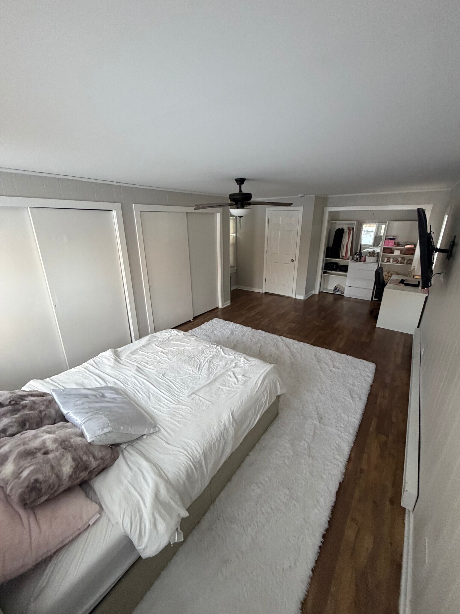 Building Photo - 2048 N Sheridan Rd