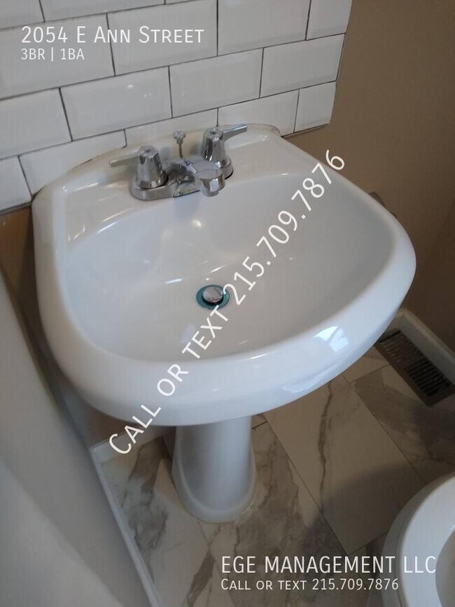 Building Photo - 2054 Ann St