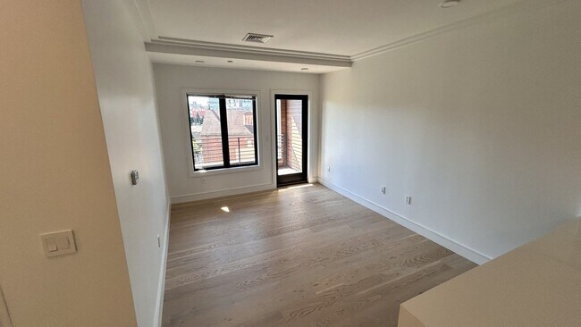 Building Photo - Luxurious Allston 2bd/2ba with washer/dryer in Unit!