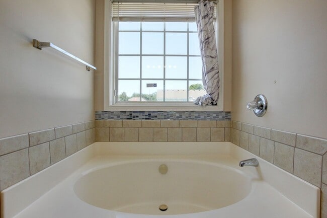 Building Photo - 3660 S Naples Ct