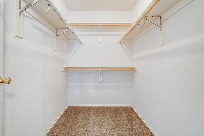 Building Photo - 578 Tanglewood Dr