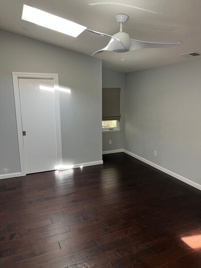 Building Photo - Palo Alto -Updated 3 Bedroom Condo In A Highly Sought After Neighborhood