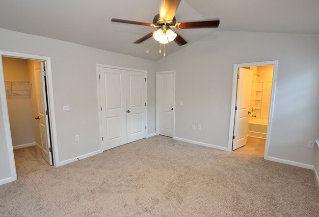 Building Photo - 468 Rosemount