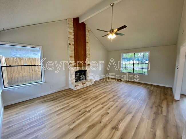 Building Photo - 410 Twin Oak Trail