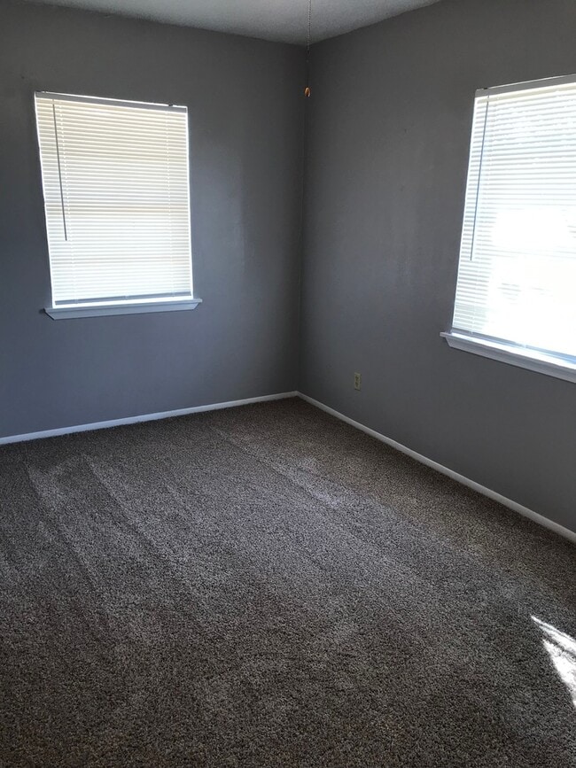 Building Photo - Updated 3 bedroom home sitting on 1 acre in Tuscola!!