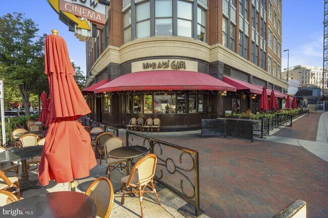 Building Photo - 4915 Hampden Ln